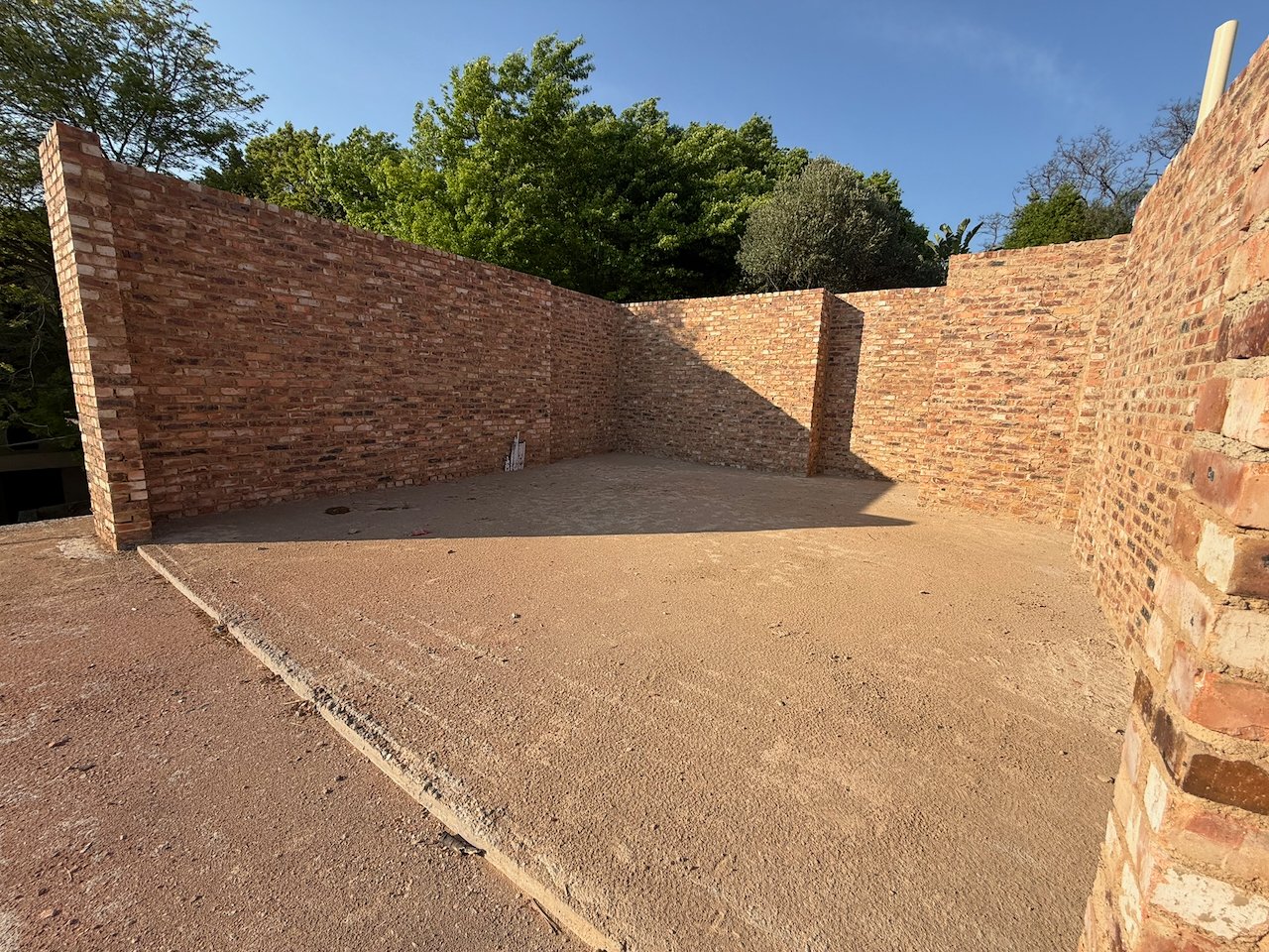 Choose Your Finishes: 670 m² Villa Behind a Double Boom in Sandhurst