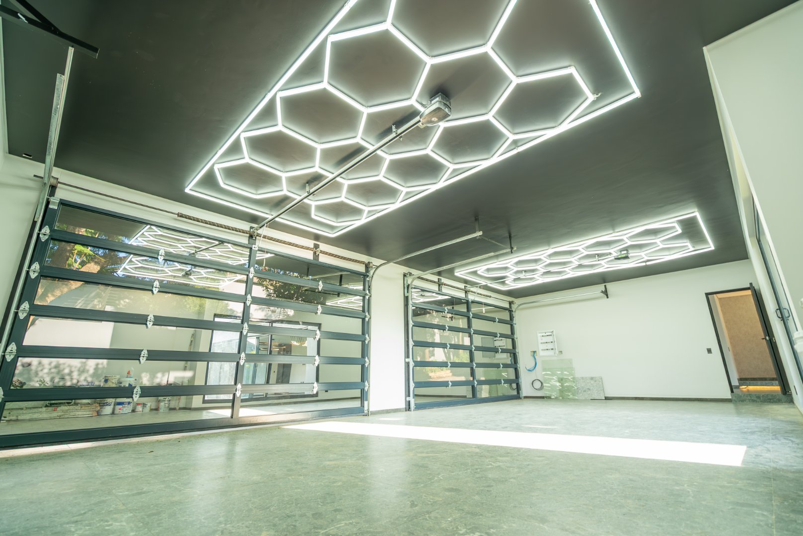 Choose Your Finishes: 670 m² Villa Behind a Double Boom in Sandhurst