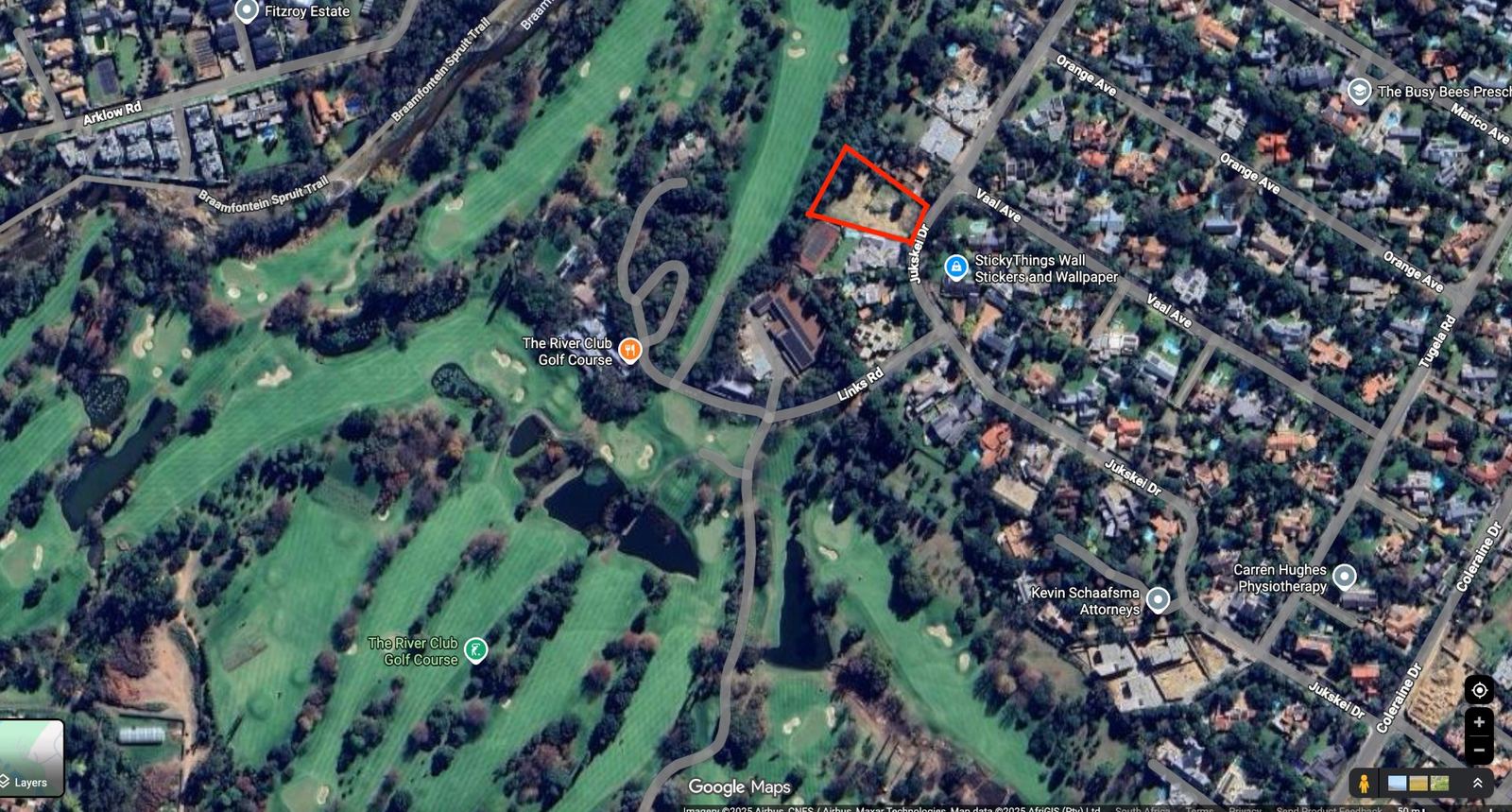 Luxury Cluster on the Fairway in Exclusive Boomed Suburb