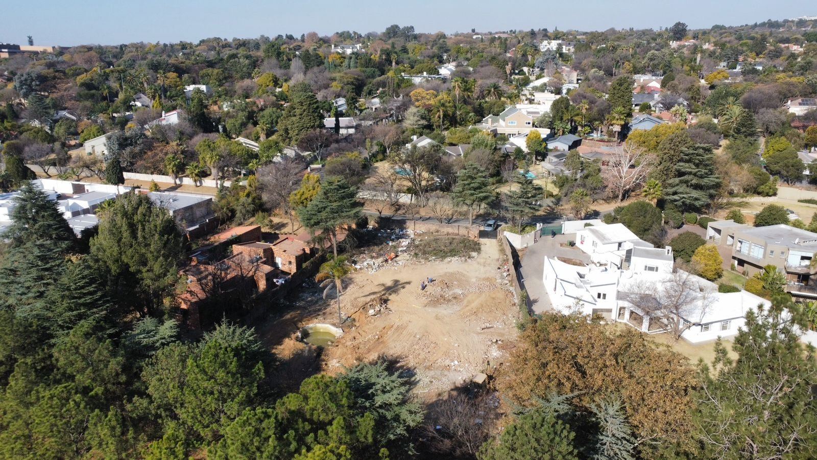 Luxury Cluster on the Fairway in Exclusive Boomed Suburb